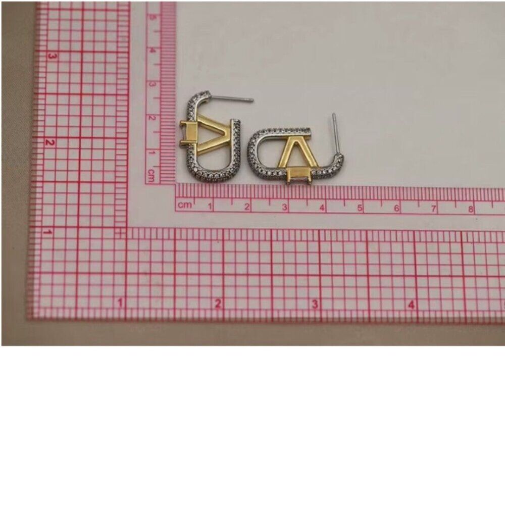 Inspired Valentino Garavani VLogo Signature stud earrings Inspired - Picture 5 of 5